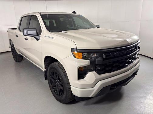White Sand 2026 Chevrolet Silverado 1500 Custom