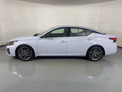 2023 Nissan Altima 2.0 SR