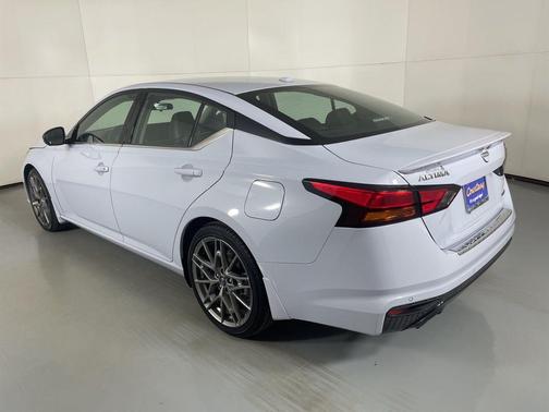 2023 Nissan Altima 2.0 SR