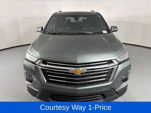 Silver Sage Metallic 2023 Chevrolet Traverse LT Cloth