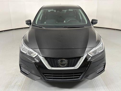 Super Black Metallic 2021 Nissan Versa 1.6 SV