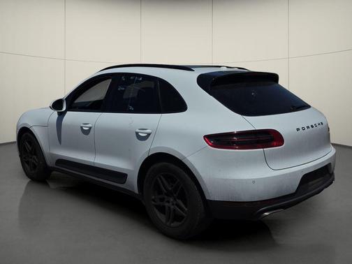 White 2018 Porsche Macan Base