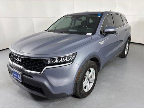 Everlasting Silver 2023 Kia Sorento LX