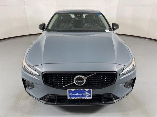 2024 Volvo S60 B5 Plus Dark Theme