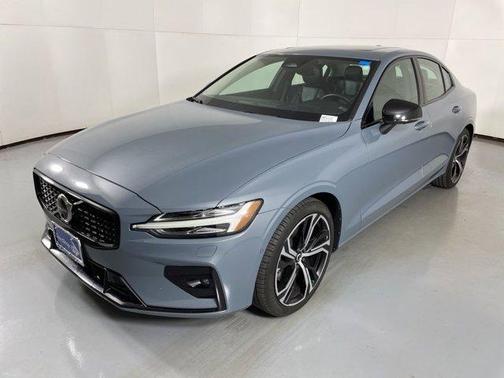 2024 Volvo S60 B5 Plus Dark Theme