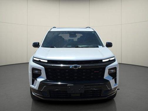 Iridescent Pearl Tricoat 2024 Chevrolet Traverse RS