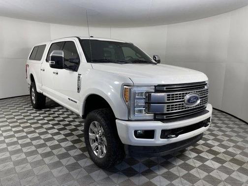 Photo 2 of 46 of 2017 Ford F-250 Platinum