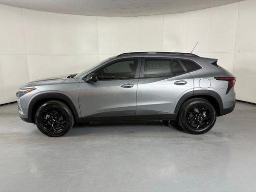 Sterling Gray Metallic 2026 Chevrolet Trax LT
