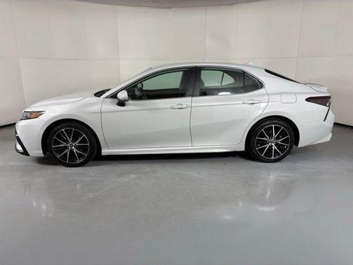 Ice 2023 Toyota Camry SE