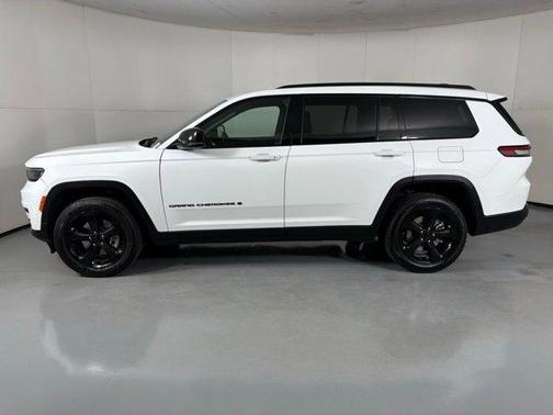 Bright White Clearcoat 2023 Jeep Grand Cherokee L Laredo