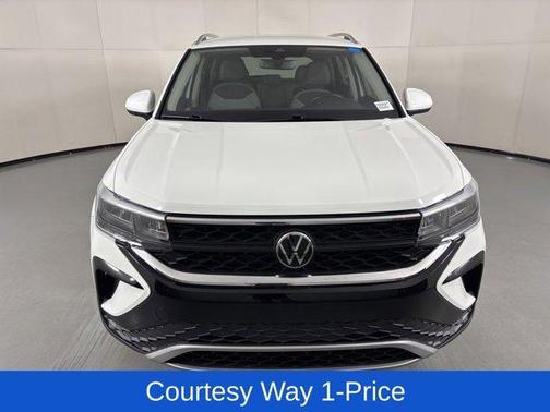 Pure White 2024 Volkswagen Taos 1.5T SE