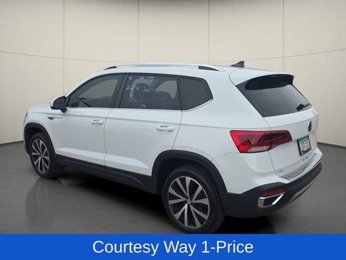 Pure White 2024 Volkswagen Taos 1.5T SE