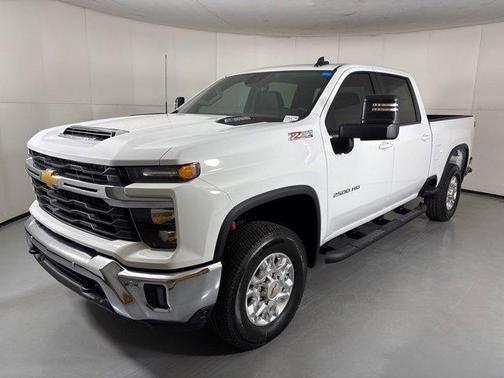 Summit White 2026 Chevrolet Silverado 2500 LT