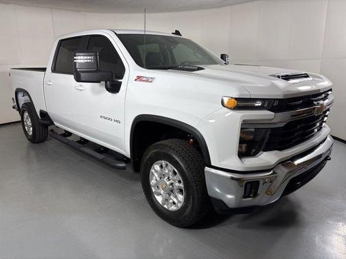 Summit White 2026 Chevrolet Silverado 2500 LT