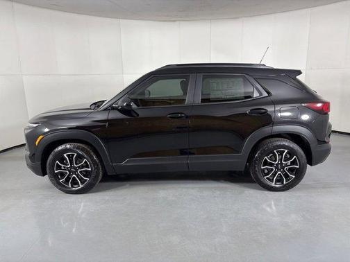 Mosaic Black Metallic 2026 Chevrolet Trailblazer ACTIV