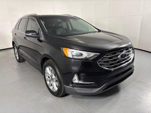 Black Metallic 2019 Ford Edge Titanium