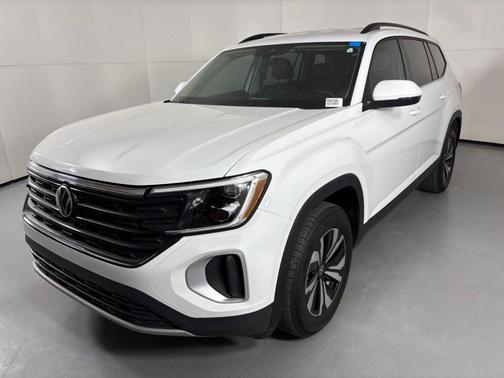 Pure White 2025 Volkswagen Atlas 2.0T SE