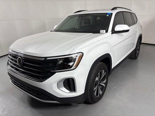 Pure White 2025 Volkswagen Atlas 2.0T SE