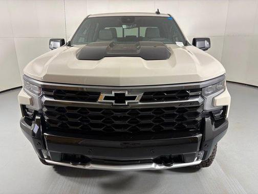 White Sand 2026 Chevrolet Silverado 1500 ZR2
