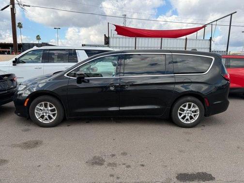 2023 Chrysler Pacifica Touring-L