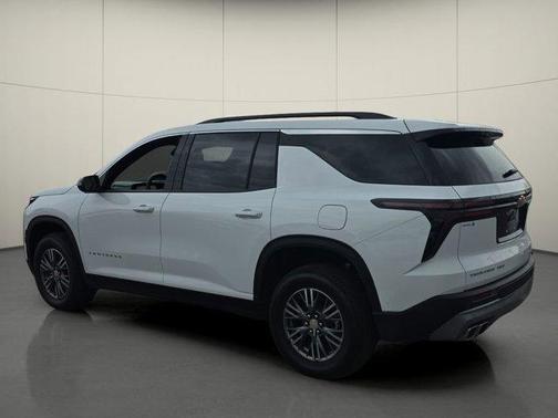 Summit White 2025 Chevrolet Traverse LT