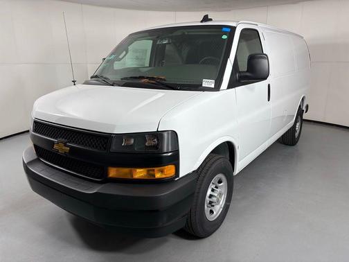 Summit White 2026 Chevrolet Express 2500 Work Van