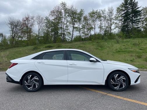2025 Hyundai ELANTRA HEV Limited