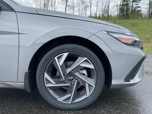 2025 Hyundai ELANTRA HEV SEL Sport