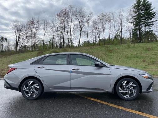 2025 Hyundai ELANTRA HEV SEL Sport