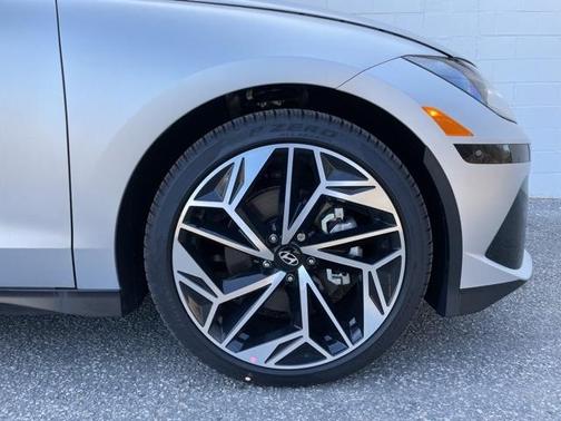 2025 Hyundai IONIQ 6 Limited