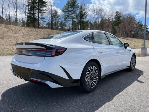 2025 Hyundai SONATA Hybrid SEL