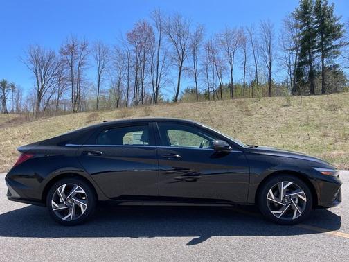 2025 Hyundai ELANTRA HEV Limited