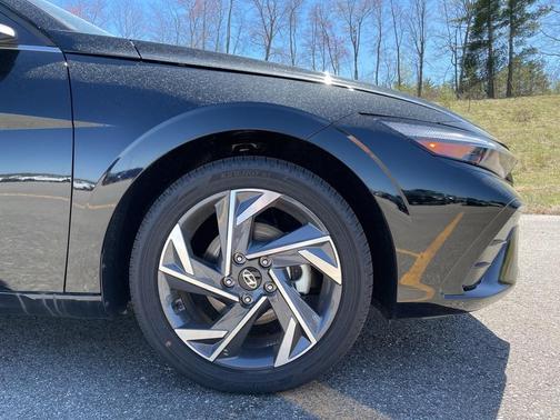 2025 Hyundai ELANTRA HEV Limited