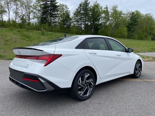 2025 Hyundai ELANTRA HEV SEL Sport