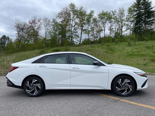 2025 Hyundai ELANTRA HEV SEL Sport