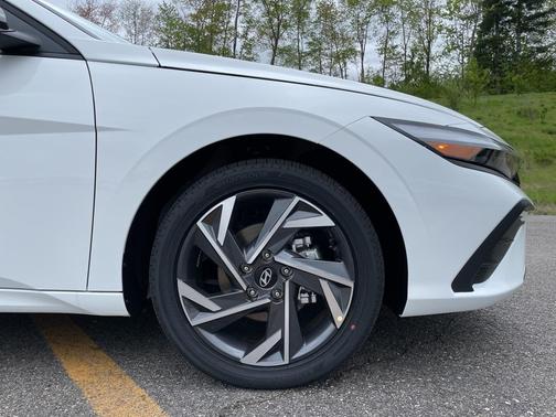 2025 Hyundai ELANTRA HEV SEL Sport