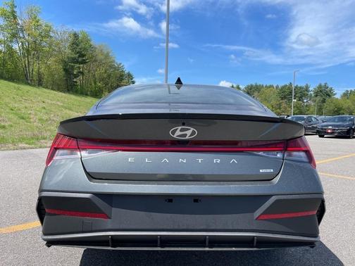 2025 Hyundai ELANTRA HEV SEL Sport