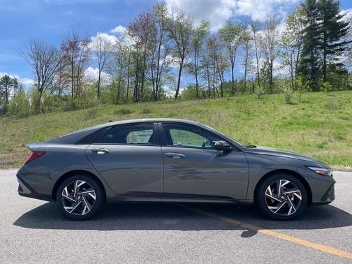 2025 Hyundai ELANTRA HEV SEL Sport