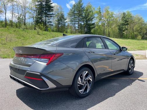 2025 Hyundai ELANTRA HEV SEL Sport