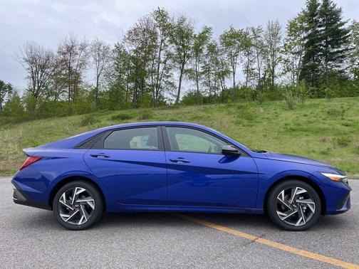2025 Hyundai ELANTRA HEV SEL Sport