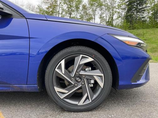 2025 Hyundai ELANTRA HEV SEL Sport