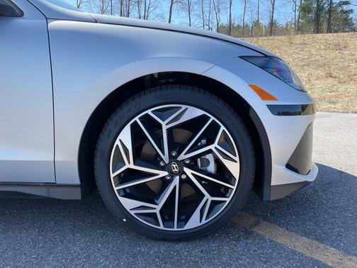 2025 Hyundai IONIQ 6 SEL