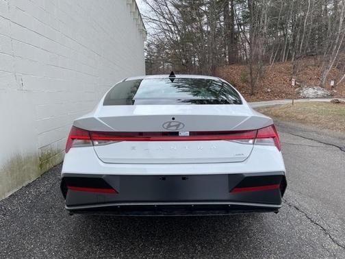 2025 Hyundai ELANTRA HEV Limited