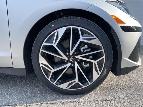 2025 Hyundai IONIQ 6 SEL