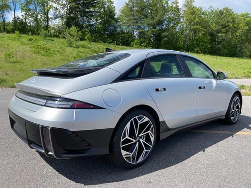 2025 Hyundai IONIQ 6 SEL