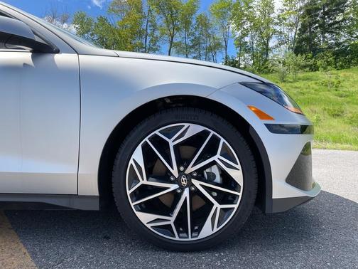 2025 Hyundai IONIQ 6 SEL