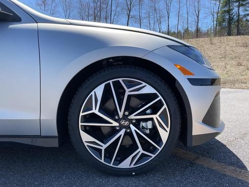 2025 Hyundai IONIQ 6 SEL