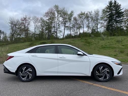 2025 Hyundai ELANTRA HEV Limited