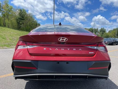 2025 Hyundai ELANTRA HEV Limited