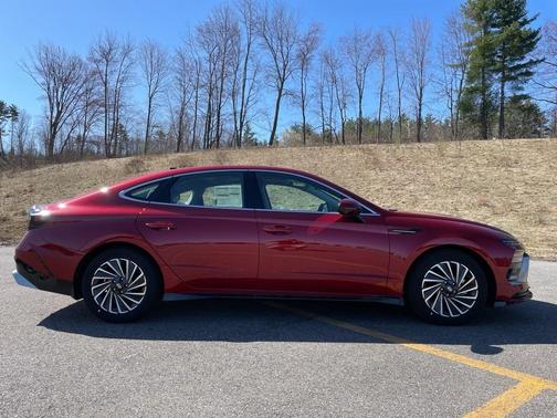 2025 Hyundai SONATA Hybrid Limited